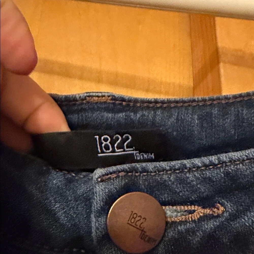 1822 Denim sleek dark